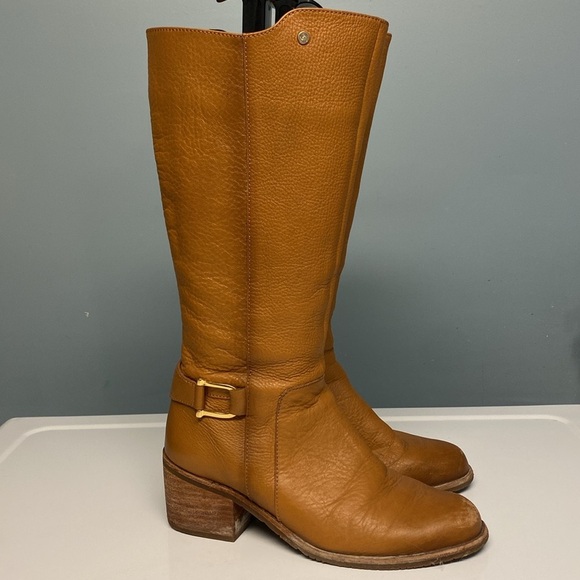 Premium-quality Leather Boots - Picture 2 of 9